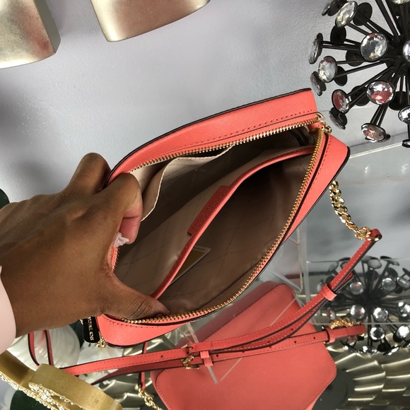 Michael Kors Jet Set Leather Large Crossbody Bag - Picture 4 of 8